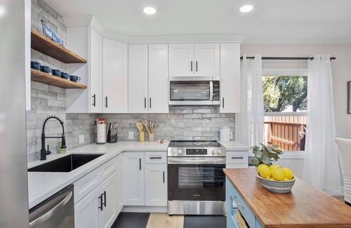 Modesto Casa | Lavish Living Retreat - Modesto, CA