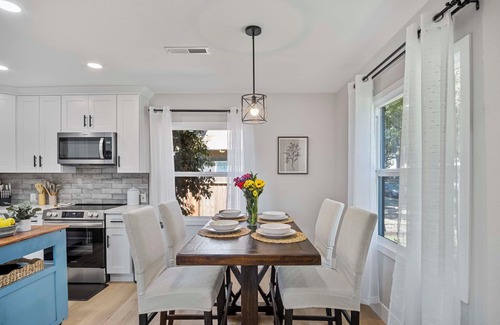Modesto Casa | Lavish Living Retreat - Modesto, CA