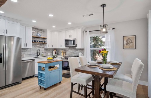 Modesto Casa | Lavish Living Retreat - Modesto, CA