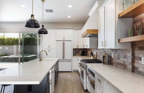 Southwest Village Casa | Lavish Luxuries - Walk To Old Town!