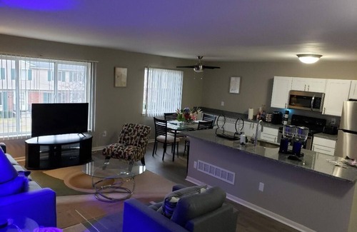 Troy Apartamento | Lavish Modern Spacious Getaway