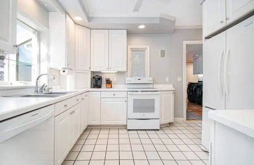 Mishawaka Casa | Lavish River Front Home 1 Mile From Notre Dame