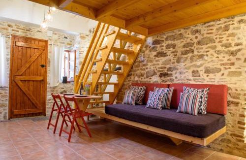 Lavreotiki Apartamento | Lavrio stone house 5 min from the centre/port
