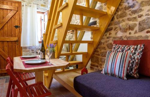 Lavreotiki Apartamento | Lavrio stone house 5 min from the centre/port