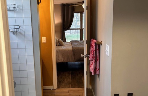 Lawrence Casa | Lawrence Downtown walkable Abode