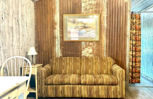 Llano Cabina | Lawrence's Llano River Tiny Haus #2