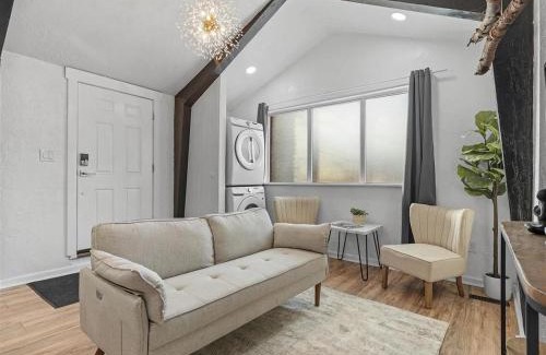 Lawrenceville Apartamento | Lawrenceville Central !1 Modern and Cozy One Bedroom Apartment with Free Street Parking