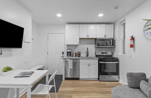 Lawrenceville Apartamento | Lawrenceville Central !2 Stylish and Quiet One Bedroom Apartment with Free Street Parking
