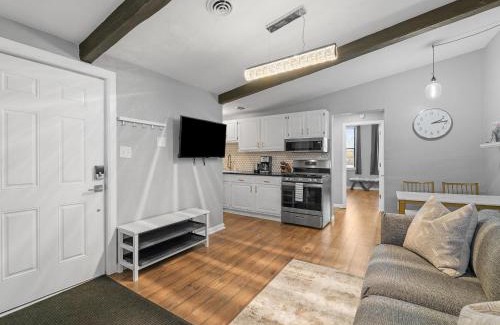 Lawrenceville Apartamento | Lawrenceville Central !3 Large and Spacious One Bedroom Apartment with Free Street Parking