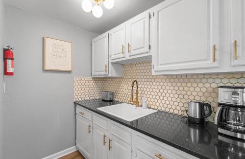 Lawrenceville Apartamento | Lawrenceville Central !3 Large and Spacious One Bedroom Apartment with Free Street Parking