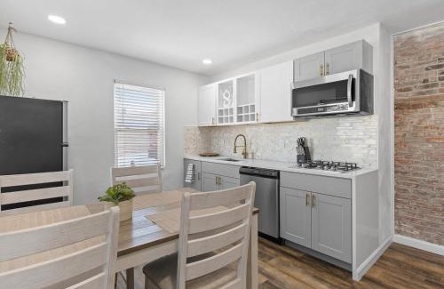 Lawrenceville Apartamento | Lawrenceville Central !5 Spacious and Quiet Three Bedroom Apartment with Free Street Parking