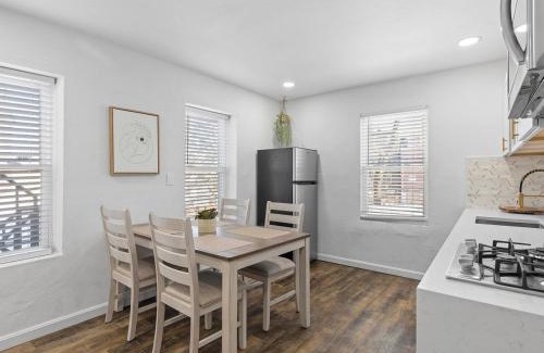 Lawrenceville Apartamento | Lawrenceville Central !5 Spacious and Quiet Three Bedroom Apartment with Free Street Parking