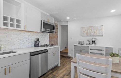 Lawrenceville Apartamento | Lawrenceville Central !5 Spacious and Quiet Three Bedroom Apartment with Free Street Parking