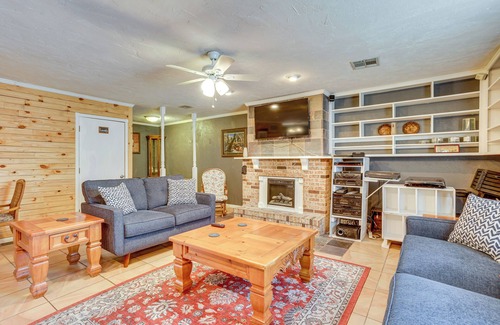 Lawton Casa | Lawton Home w/ Deck, Near Casinos + Museums!