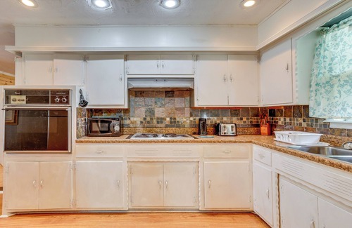 Lawton Casa | Lawton Home w/ Deck, Near Casinos + Museums!
