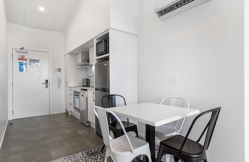 Avondale Cabaña | Layard Apartments 512 – West Auckland Apartment