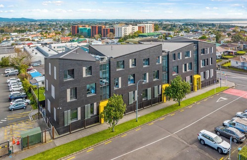 Avondale Cabaña | Layard Apartments 512 – West Auckland Apartment
