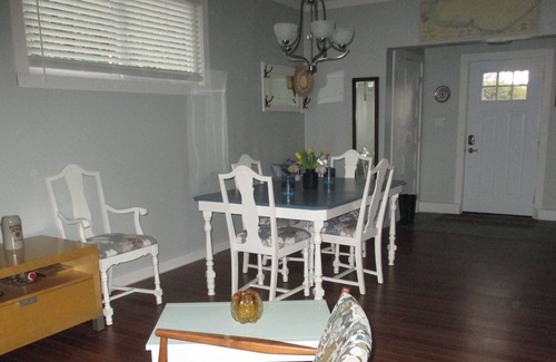 Lambton Shores Cabina | Layzee Waves Cottage on the Ausable River