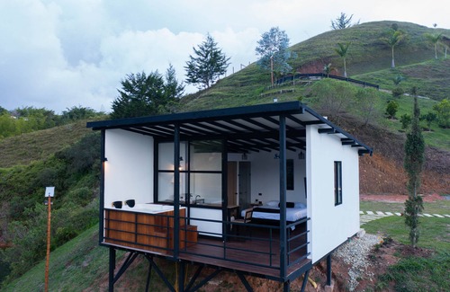 El Penol Cabina | Laze Lake