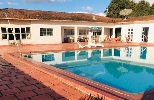 Mairinque Casa | Lazer Campo Piscina 07 qts 4wc km.68 C.Branco