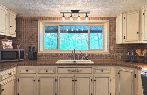 Lewistown Casa | Lazy Bass Lodge | Riverfront & Porch Views + Boat Launch