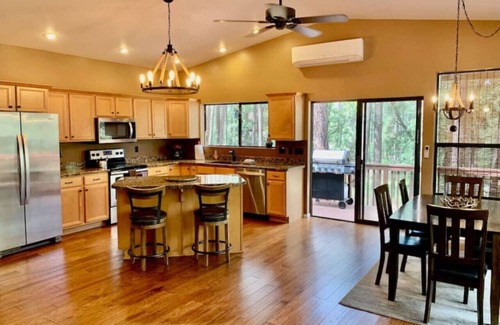 Groom Creek Cabina | Lazy Bear Cabin- BBQ* FirePit* Goldwater Lake*