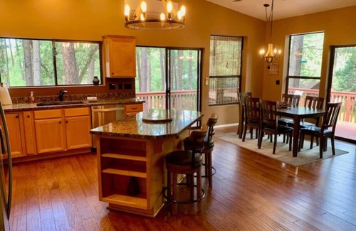 Groom Creek Cabina | Lazy Bear Cabin- BBQ* FirePit* Goldwater Lake*