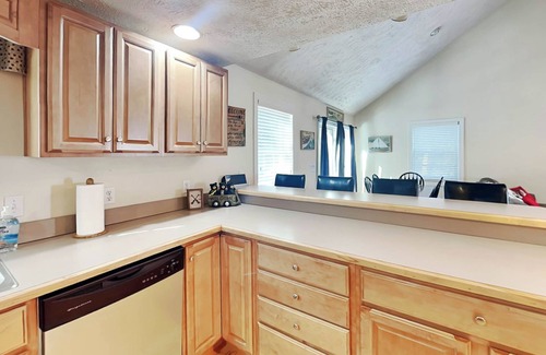 Thayerville Casa | Lazy Bear Cabin | Fantastic Location, Hot Tub