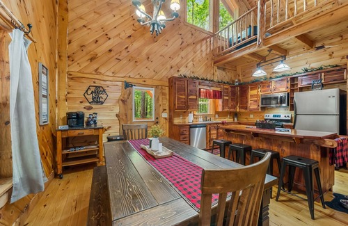 Mentone Cabina | Lazy Bear-hot tub, fire pit, foosball, ping pong, air hockey