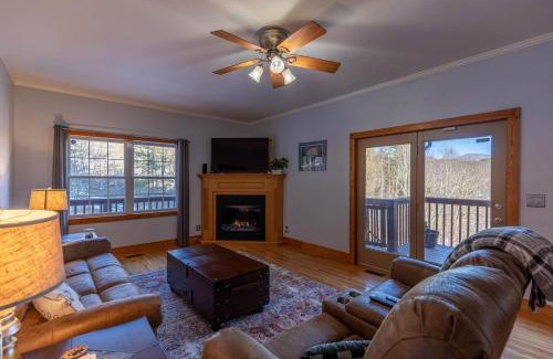 Sugar Grove Casa | Lazy Bear Inn