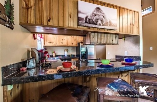 Ruidoso Cabina | Lazy Bear Lodge: 'Relaxation achieved' with hot tub.