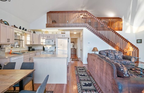 Whittier Casa | Lazy Bear Retreat Mountain Views-Hot Tub-FirePit