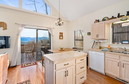 Whittier Casa | Lazy Bear Retreat Mountain Views-Hot Tub-FirePit