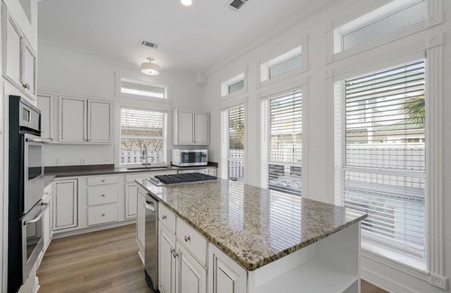 Crystal Shores Casa | Lazy Bones - Vacation Home Near the Beach with Private Pool & Golf Cart