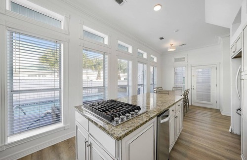 Crystal Shores Casa | Lazy Bones - Vacation Home Near the Beach with Private Pool & Golf Cart