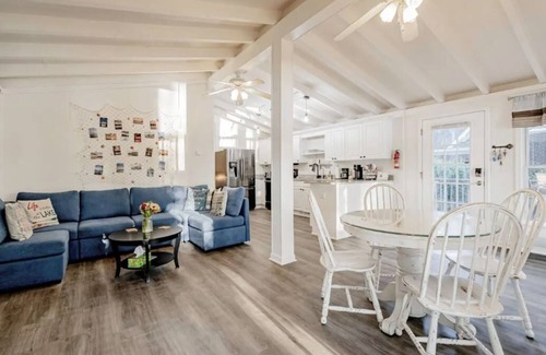 Chapin Cabaña | Lazy Creek Cove Cottage on Lake Murray
