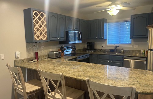 Osage Beach Condominio | Lazy Days Condo- 5 BR/4 Bath w/ 2 Lakefront Decks - Perfect for Large Families