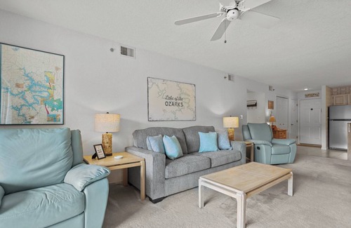 Osage Beach Condominio | Lazy Days E-08 - Cozy Waterfront Condo in Osage Beach