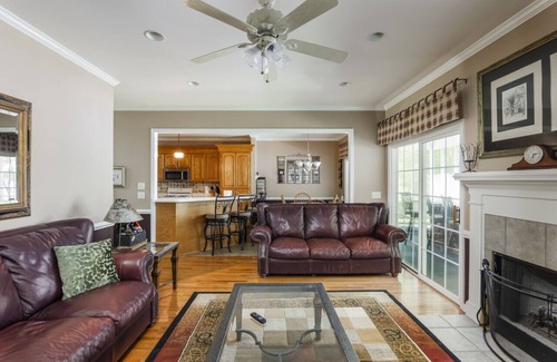 Leesville Casa | Lazy Days on Lakeshore - Kayaks, Fireplace, and more!