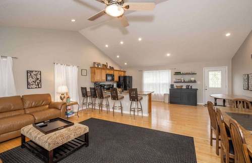 Williamstown Casa | Lazy Days – Waterfront for 12!