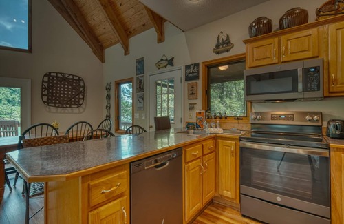 Hayesville Cabina | ¡Lazy Dayz describe el ambiente aquí!