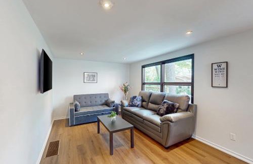 Wasaga Beach Casa | Lazy Daze (House 2)