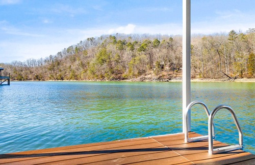 Soddy-Daisy Casa | Lazy Daze Lake House - A Beautiful Remodeled A-Frame Style Lake House!