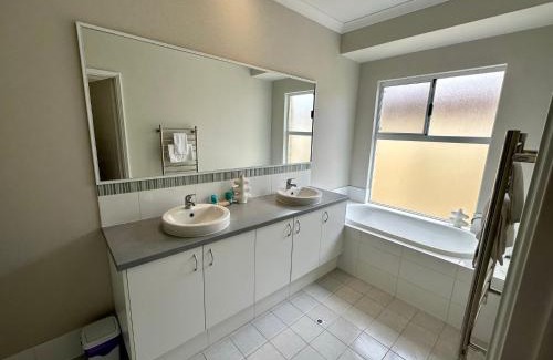 Broadwater Casa | Lazy Daze on Davies