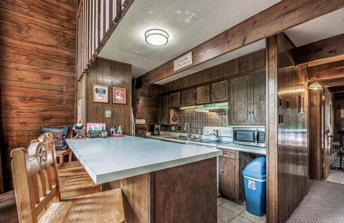 Ruidoso Cabina | Lazy Dog Lodge - hot tub, dog friendly, wifi