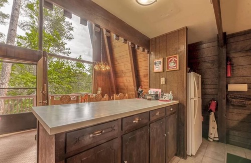 Ruidoso Cabina | Lazy Dog Lodge - hot tub, dog friendly, wifi