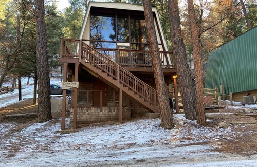 Ruidoso Cabina | Lazy Dog Lodge - hot tub, dog friendly, wifi