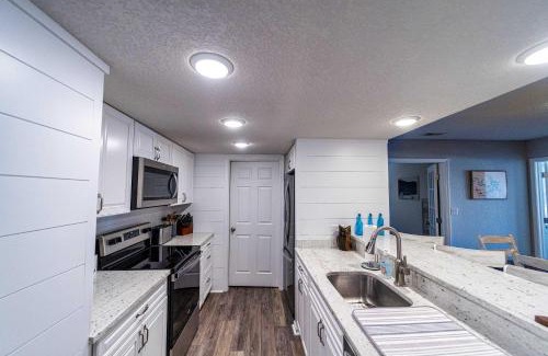 Village of Four Seasons Casa | Lazy L at the Lake - Chic 3 BDR Condo with Boat Slip