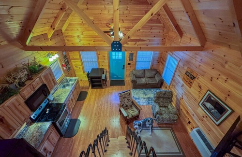 Byrdstown Cabina | Lazy Lake Days Fast Wifi Roku TV Free Firewood