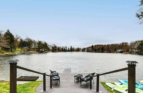 Deposit Casa | Lazy Lake House. A Superior 3-bedroom Catskills Waterfront Retreat.